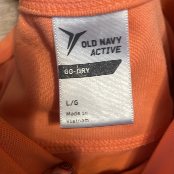 Old Navy Active go dry tank with built in bra - Picture 3 of 3
